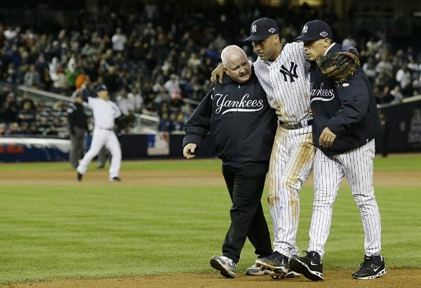 yankees player injured being escorted off field by coach and manager