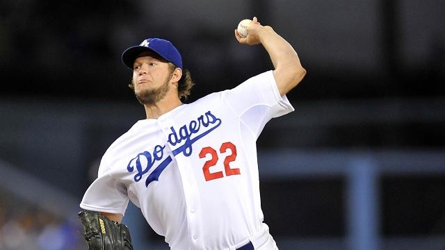dodgers pitcher arm up before throwing pitch
