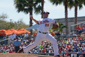 tommy hunter on pitchers mound arm back before throwing pitch