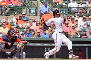 jones batting during orioles game