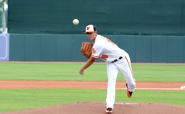 baseball player watch pitch just thrown