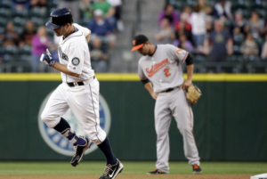 A Mariner trots the bases in front of J.J. Hardy.