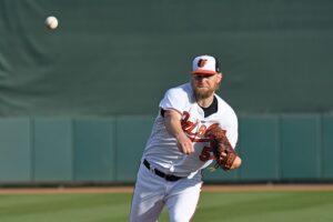 Andrew Cashner pitches.